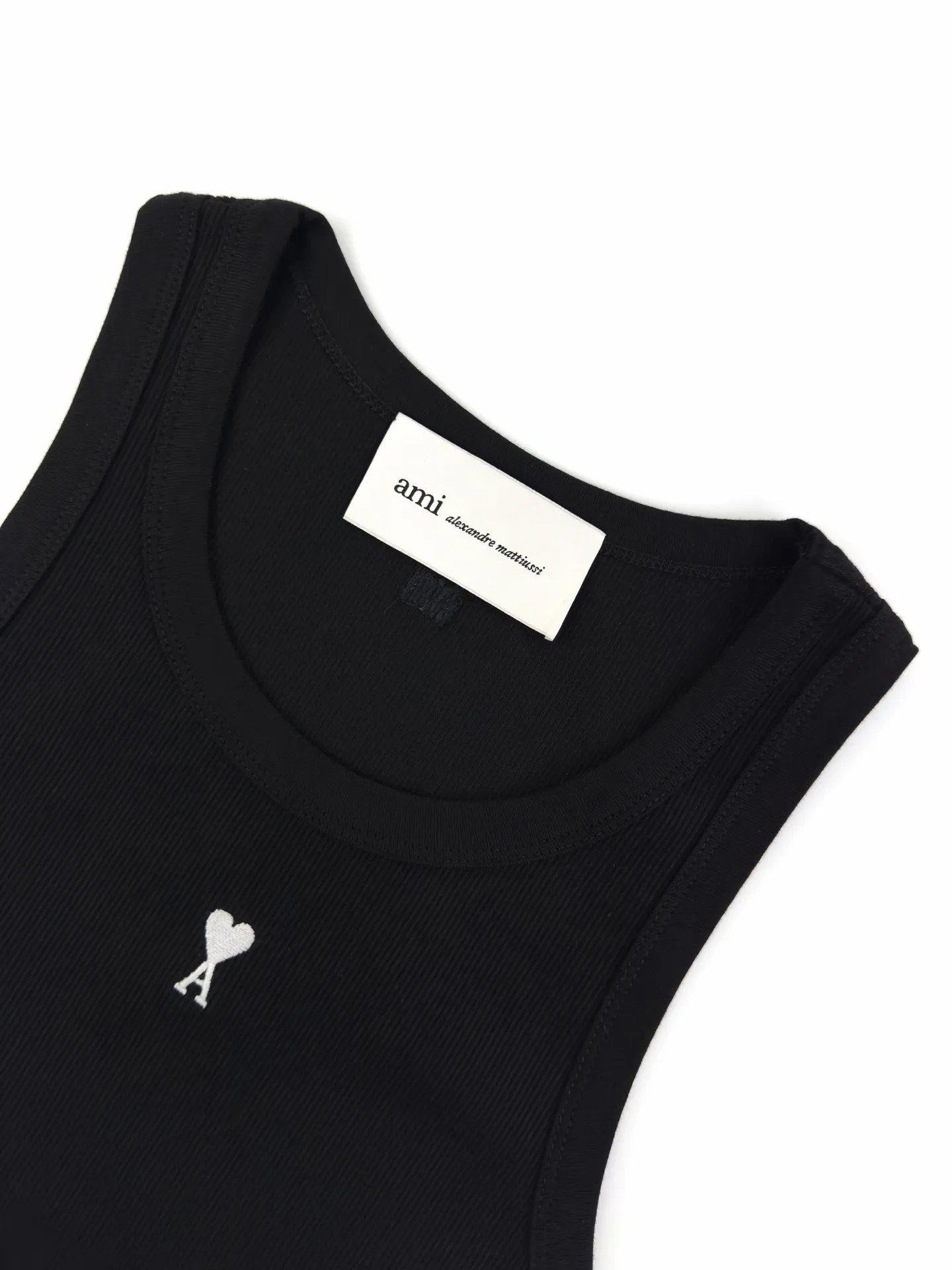 Women's Ami Paris logo embroidered vest, custom made of luxurious and soft plain weave cotton, with a cloudy feel, skin-friendly and breathable. The most simple black tone condenses French sophistication, showing a luxurious and elegant style in a relaxed manner. The iconic love embroidery is embellished on the chest, which is low-key yet recognizable. The ami embroidery on the back collar has a dark texture, and both sides have a French attitude. The high-strength texture outlines neat lines, making it slimmer and Versatile. The vest-style cut releases the shoulder and neck lines, perfectly showing the female curves; above simplicity, it is an undefined French romance. 1. Imported machine embroidery technology uses advanced computer control systems and precision mechanical components to precisely create the iconic AMI love logo embroidery, with smooth and delicate lines and a full sense of sophistication. 2. Enzyme washing treatment: The fabrics have been fermented and washed to give them a better feel and texture. They are not easy to deform, shrink or fade, and maintain long-term beauty. Accessories: Customized 1:1 AMi trademark Version: Fit Size: S M L Style number: DD 114